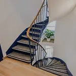Small And Modern Apartment 11Rd Paris