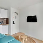 Small And Modern Apartment 11Rd Paris