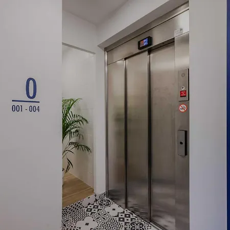 Small And Modern Apartment 11Rd Paris Holiday home Paris