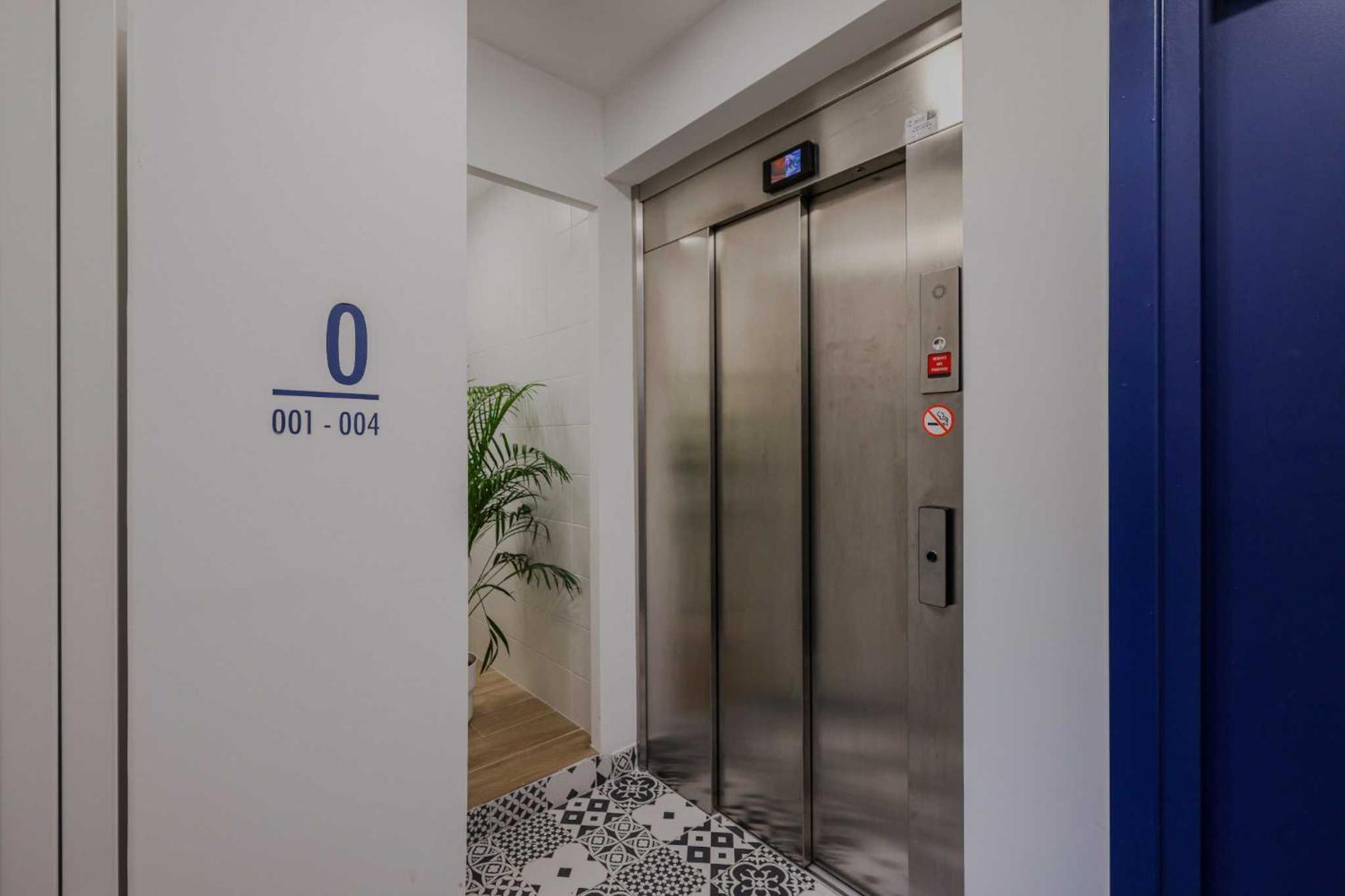 Small And Modern Apartment 11Rd Paris Holiday home Paris