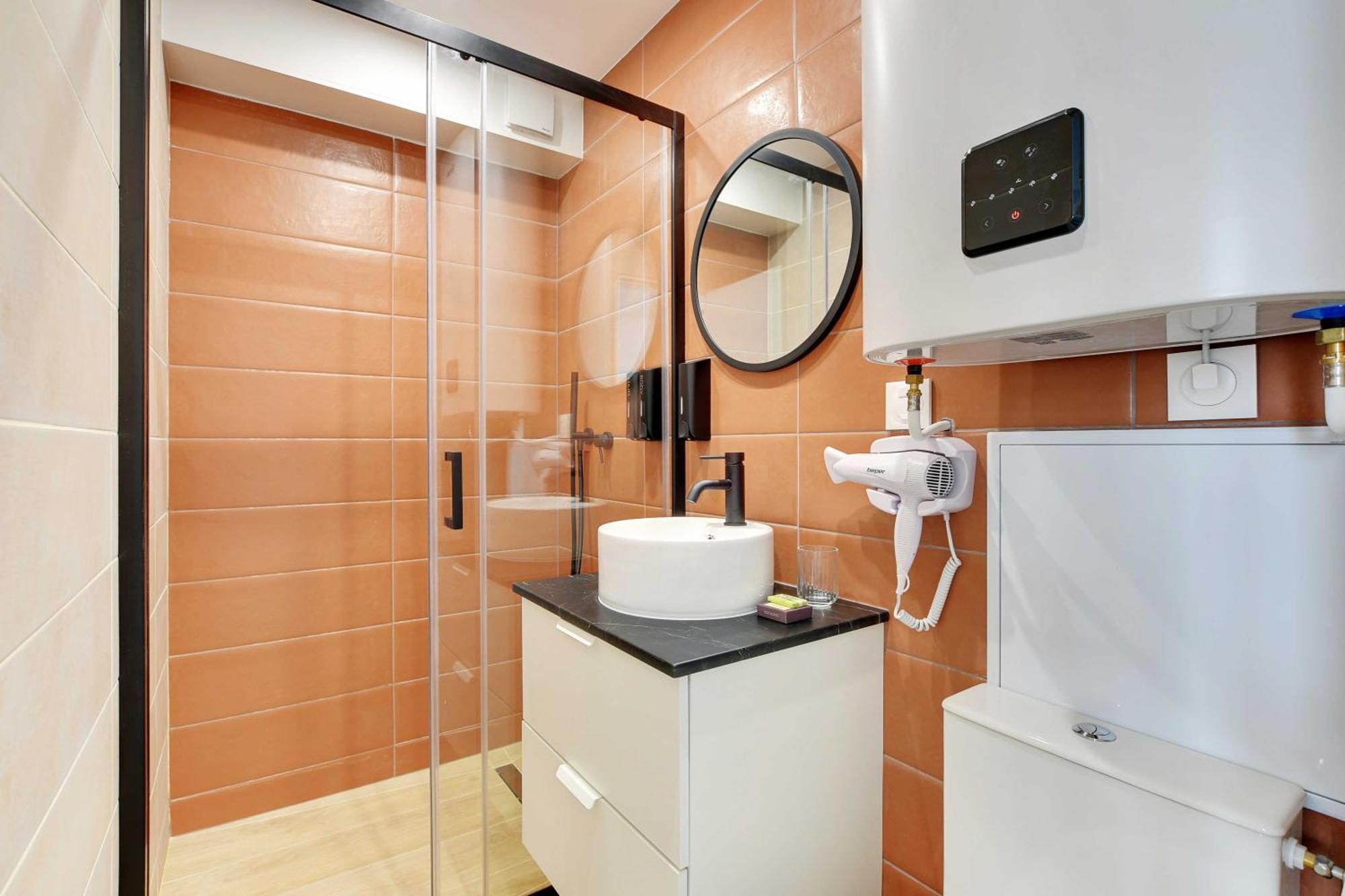 Small And Modern Apartment 11Rd Paris Paris